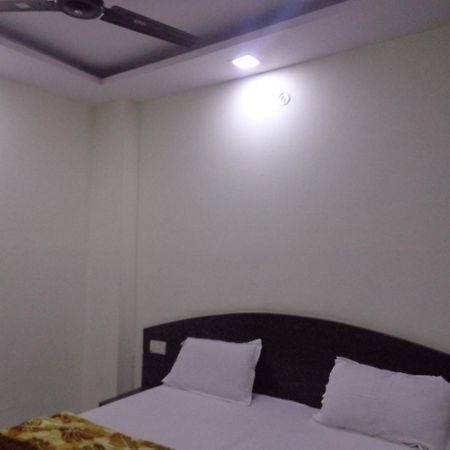 โอโย 45772 ซิลเวอร์ เรซิเดนซี Hotel นิวเดลี ภายนอก รูปภาพ
