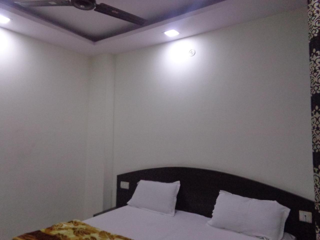 โอโย 45772 ซิลเวอร์ เรซิเดนซี Hotel นิวเดลี ภายนอก รูปภาพ