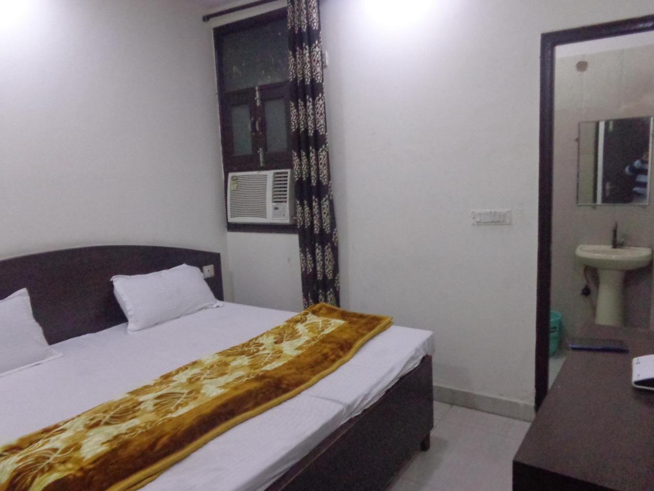 โอโย 45772 ซิลเวอร์ เรซิเดนซี Hotel นิวเดลี ภายนอก รูปภาพ