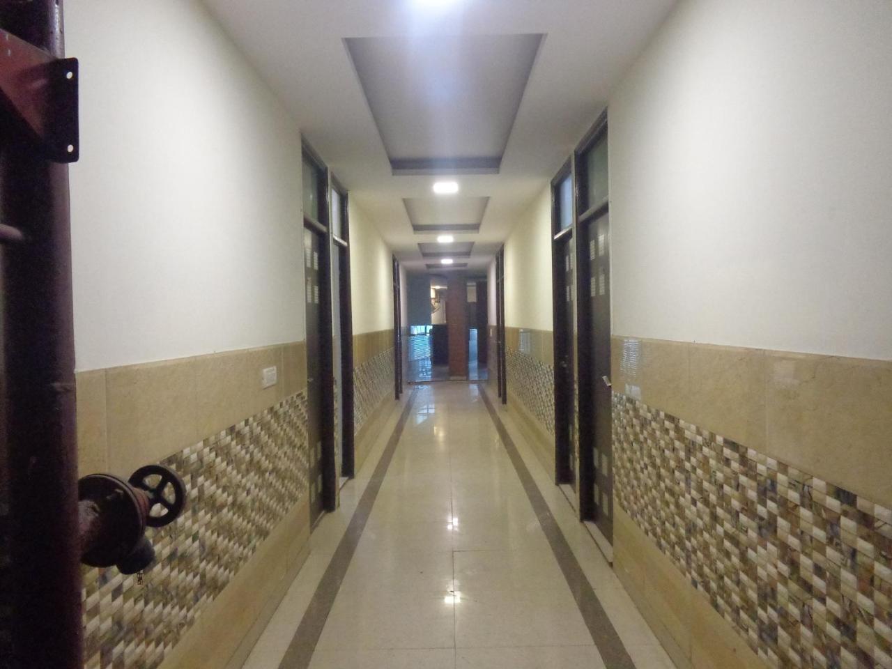 โอโย 45772 ซิลเวอร์ เรซิเดนซี Hotel นิวเดลี ภายนอก รูปภาพ