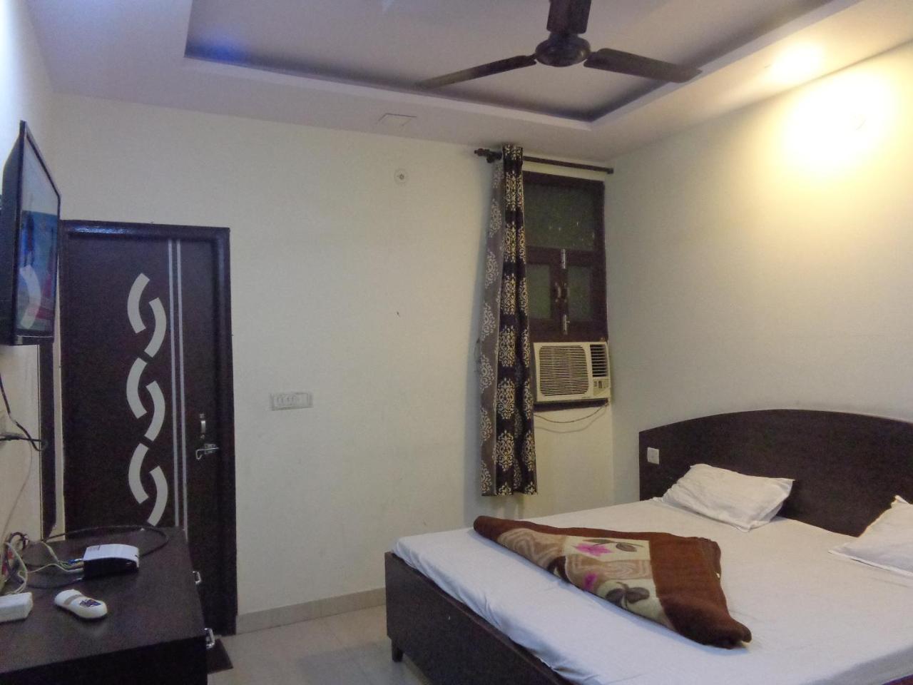 โอโย 45772 ซิลเวอร์ เรซิเดนซี Hotel นิวเดลี ภายนอก รูปภาพ
