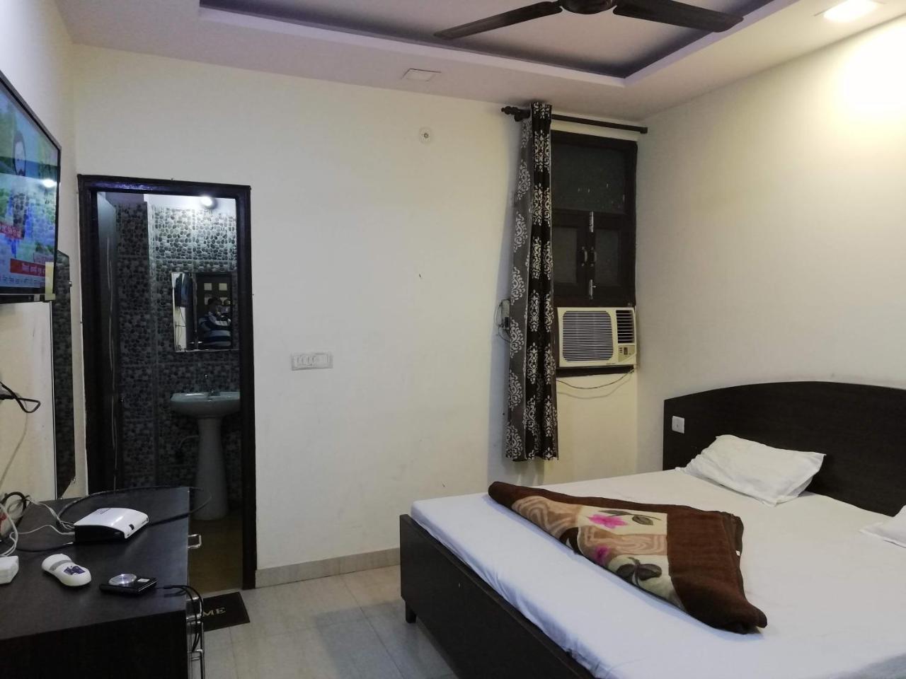 โอโย 45772 ซิลเวอร์ เรซิเดนซี Hotel นิวเดลี ภายนอก รูปภาพ