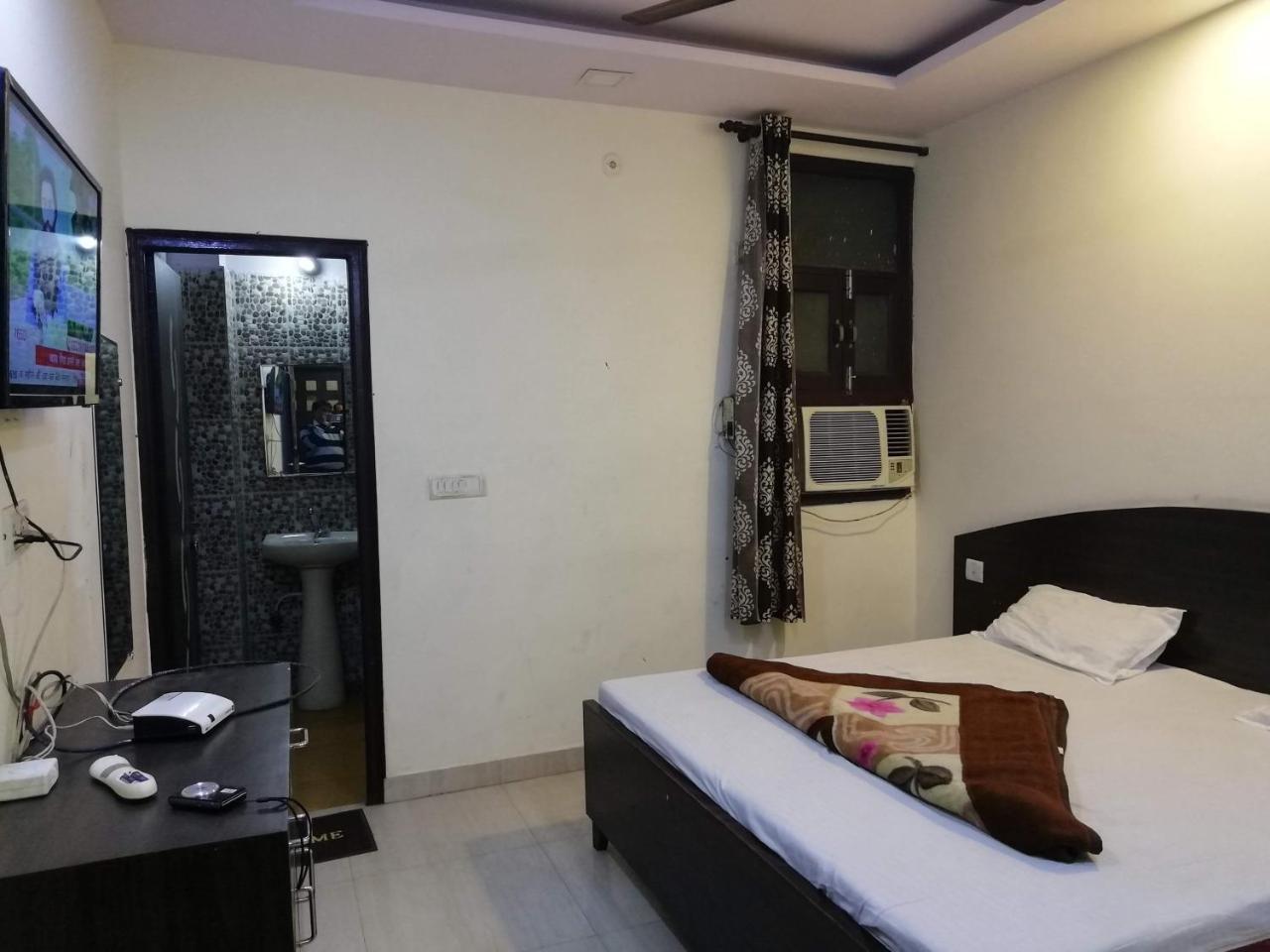 โอโย 45772 ซิลเวอร์ เรซิเดนซี Hotel นิวเดลี ภายนอก รูปภาพ