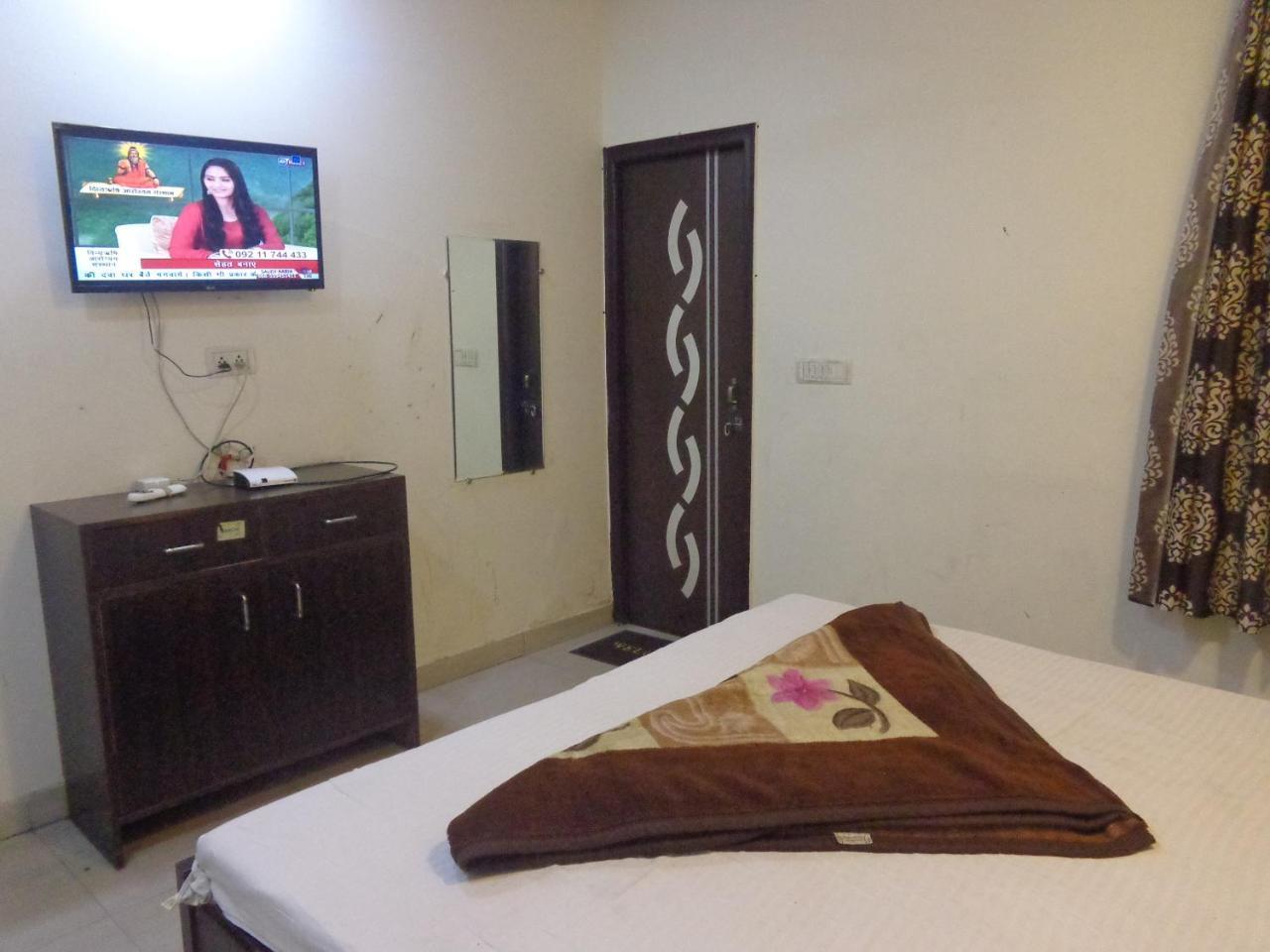 โอโย 45772 ซิลเวอร์ เรซิเดนซี Hotel นิวเดลี ภายนอก รูปภาพ