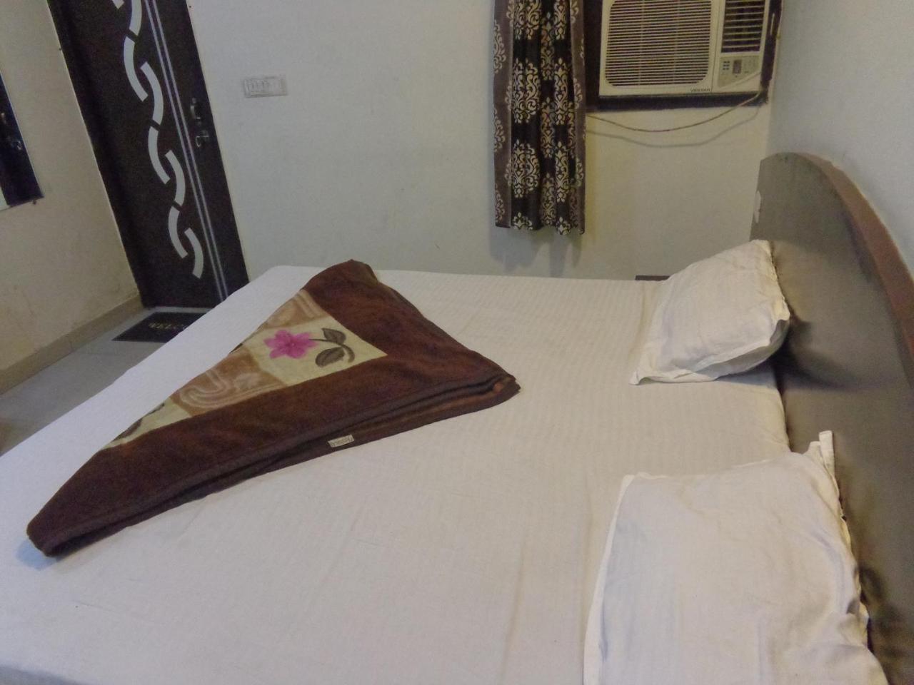 โอโย 45772 ซิลเวอร์ เรซิเดนซี Hotel นิวเดลี ภายนอก รูปภาพ