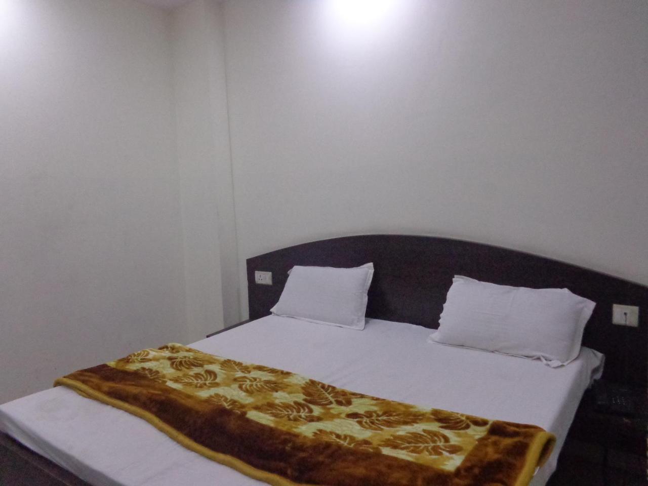 โอโย 45772 ซิลเวอร์ เรซิเดนซี Hotel นิวเดลี ภายนอก รูปภาพ