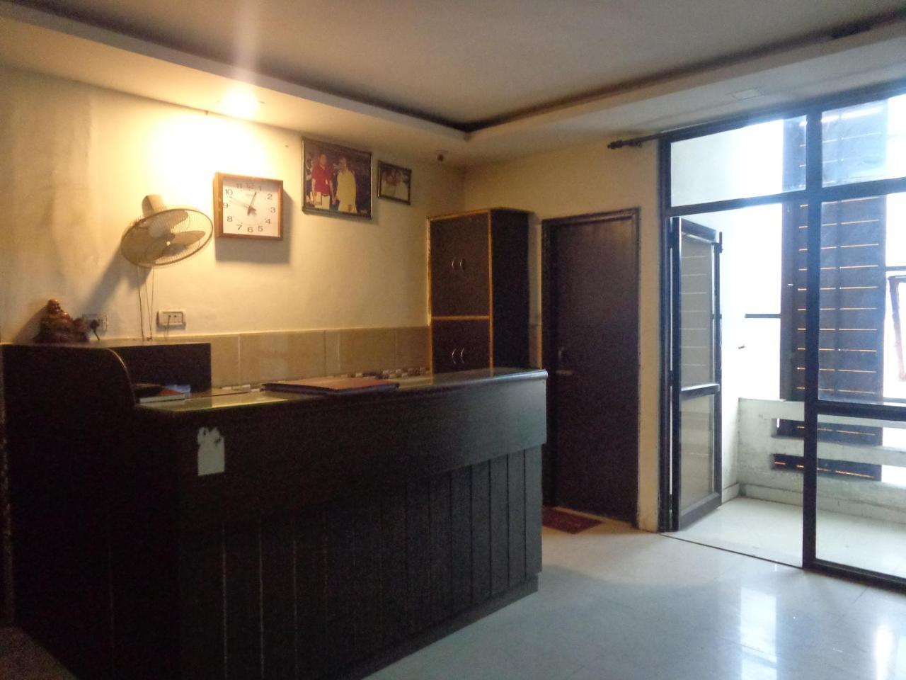 โอโย 45772 ซิลเวอร์ เรซิเดนซี Hotel นิวเดลี ภายนอก รูปภาพ
